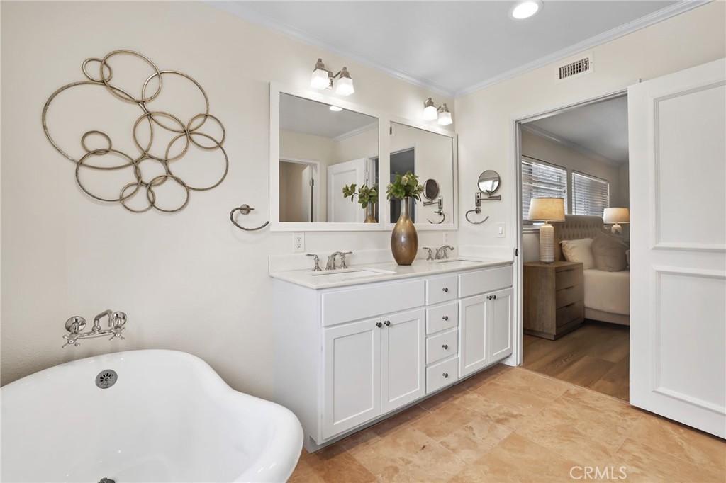 MLS #OC25237892 image #39