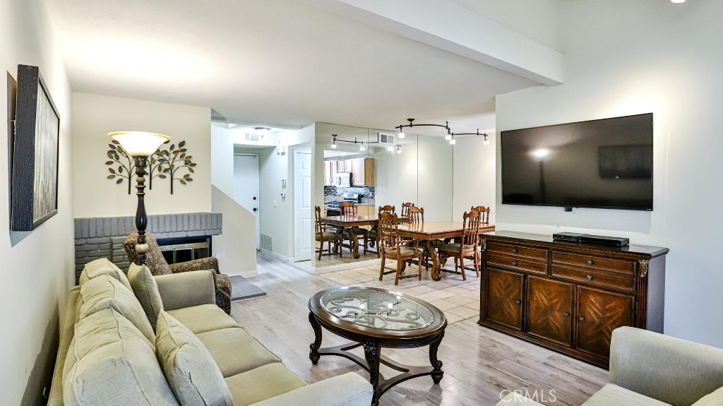 MLS #OC25237989 image #9