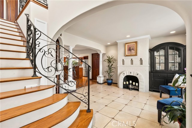 MLS #OC25238016 img 5