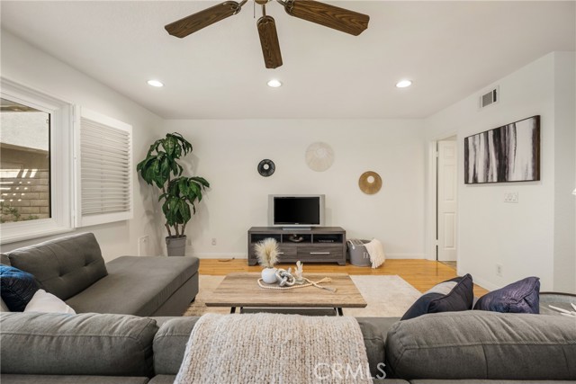MLS #OC25238017 image #15