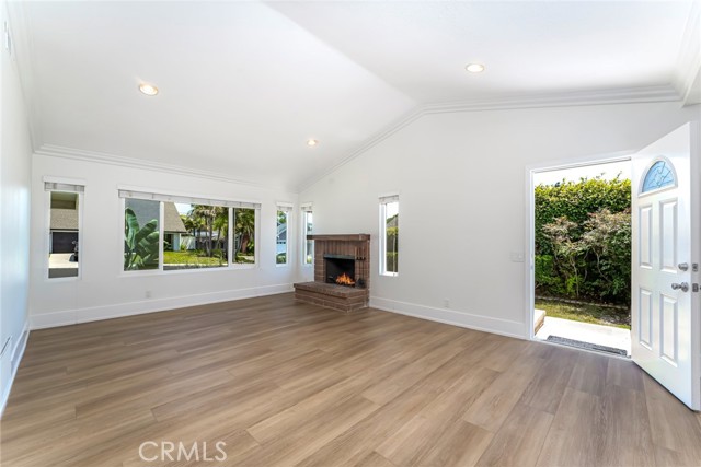 MLS #OC25238057 image #4