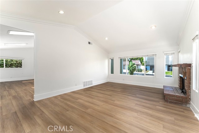 MLS #OC25238057 image #5