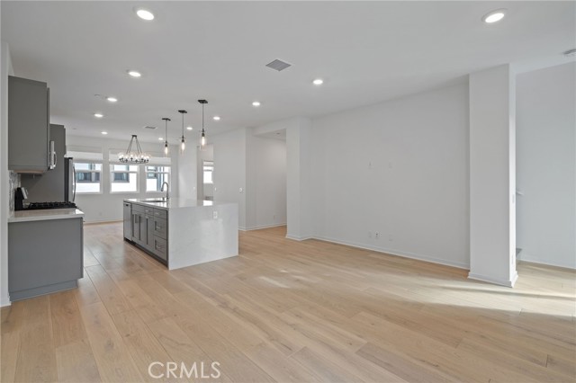 MLS #OC25238105 image #15