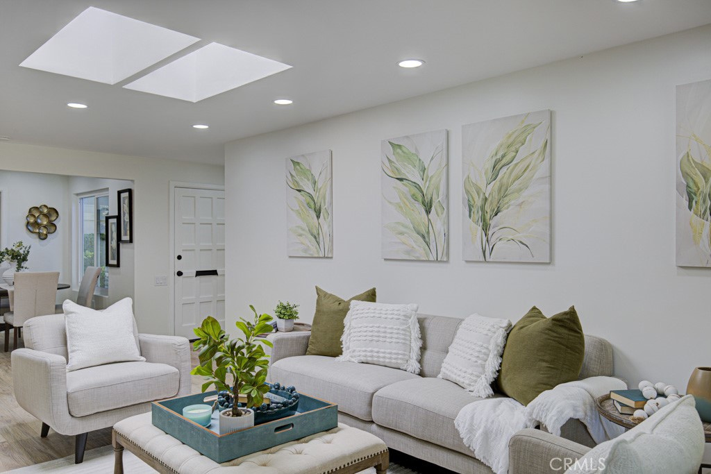 MLS #OC25238163 image #8