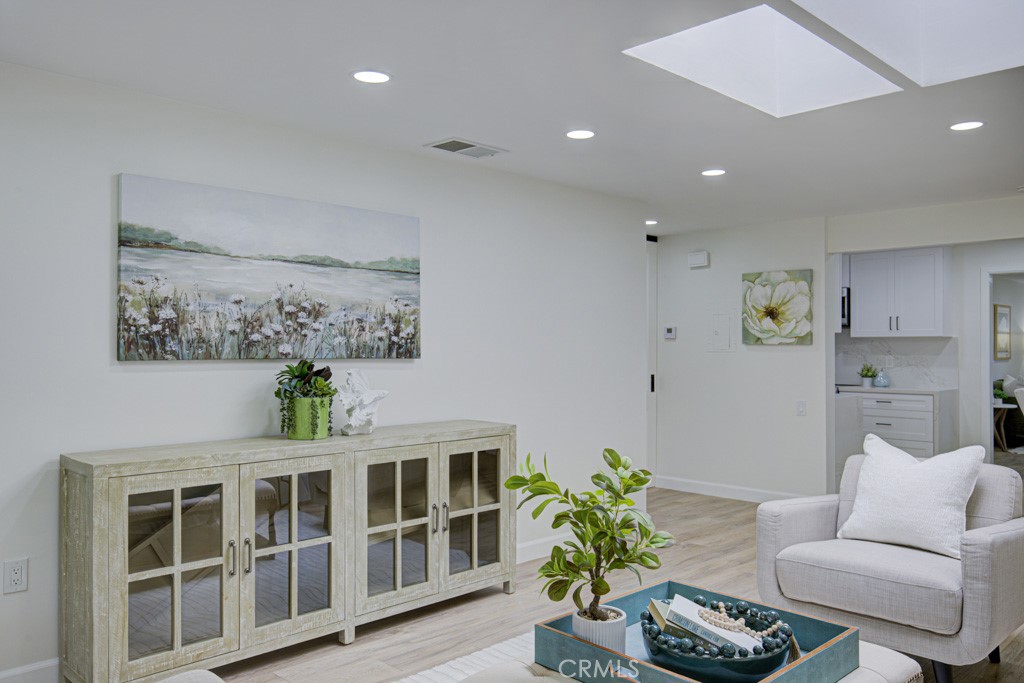 MLS #OC25238163 image #9