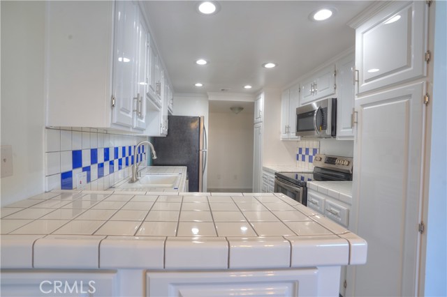 MLS #OC25238308 image #10