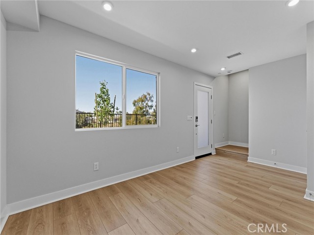 MLS #OC25238445 image #10