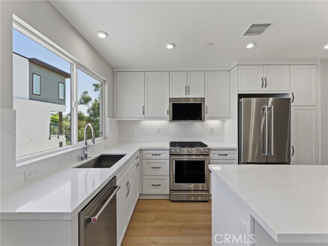MLS #OC25238445 image #6