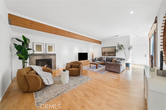 MLS #OC25238460 image #0