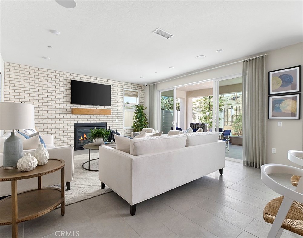 MLS #OC25238496 image #4