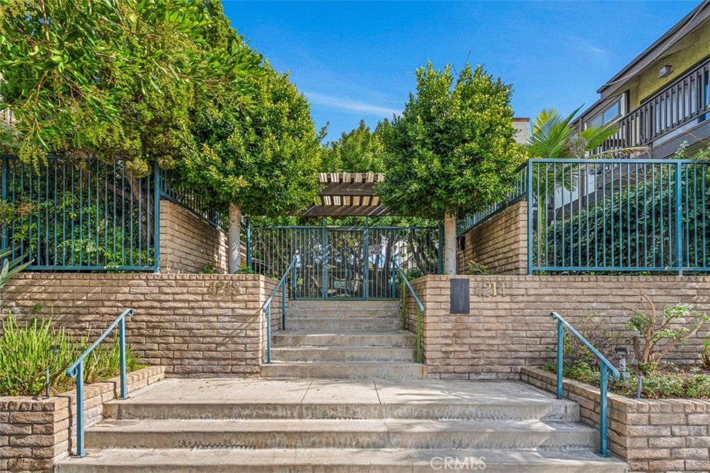 MLS #OC25238523 image #1