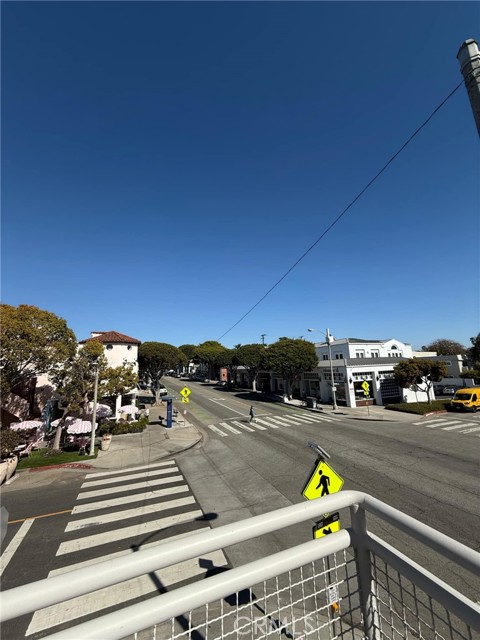 MLS #OC25238675 image #4