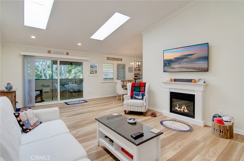 MLS #OC25238694 image #4