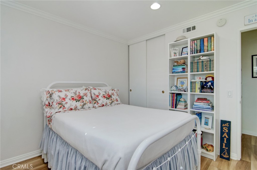 MLS #OC25238694 image #9