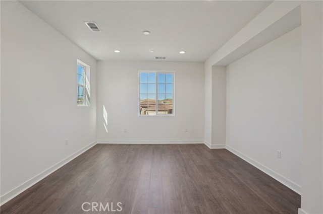 MLS #OC25238795 image #4