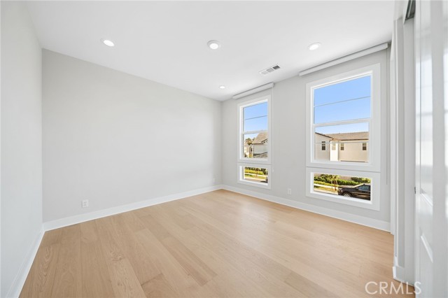 MLS #OC25239001 image #37