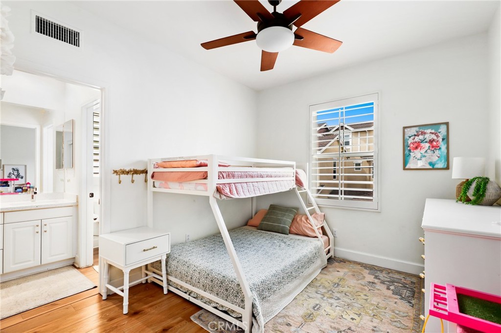 MLS #OC25239186 image #16