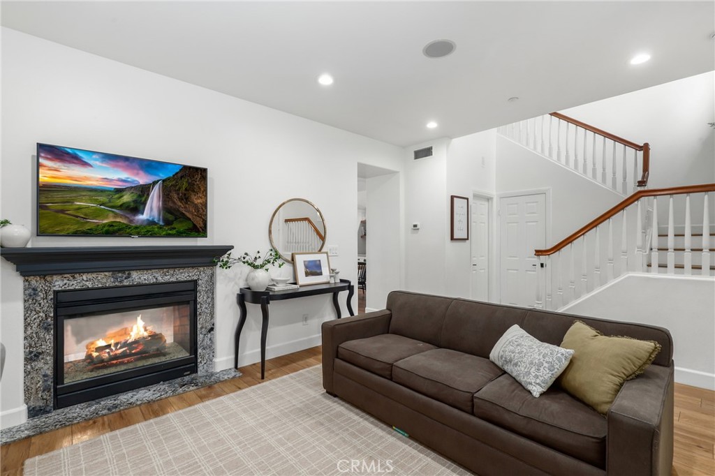 MLS #OC25239186 image #3