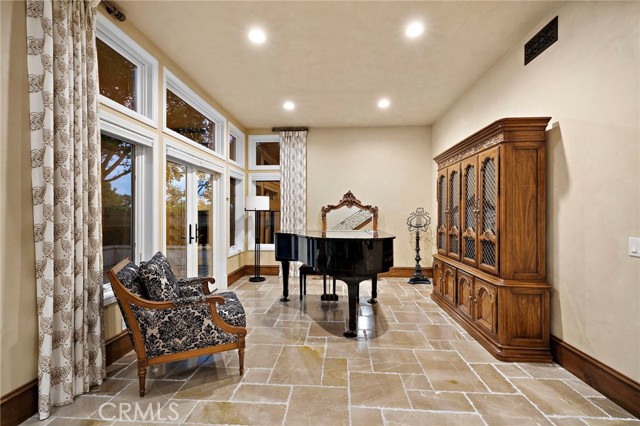 MLS #OC25239267 image #9