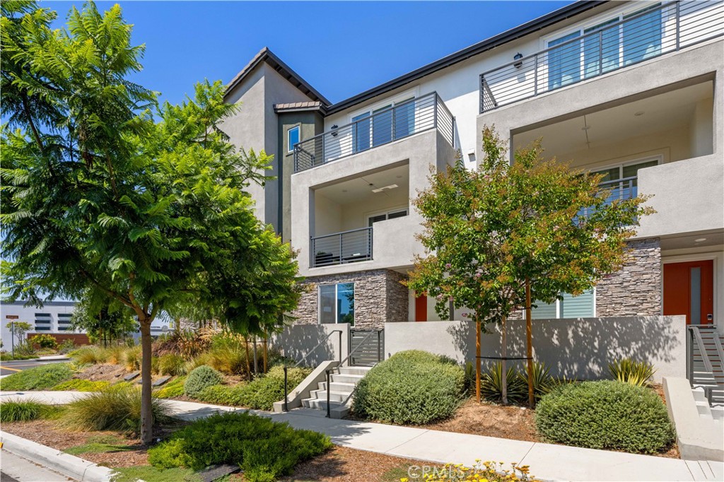 MLS #OC25179758 image #1