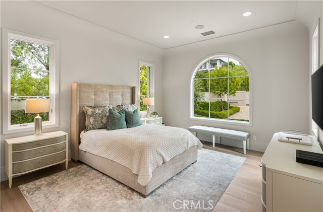 MLS #OC25239527 image #11