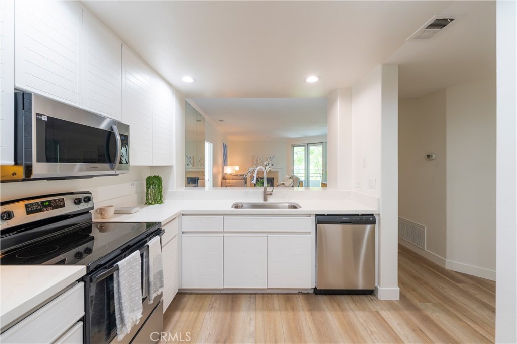 MLS #OC25239545 image #8