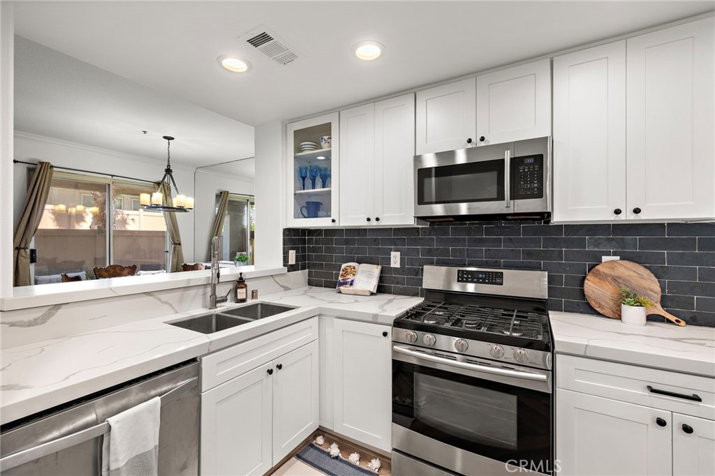 MLS #OC25239561 image #9