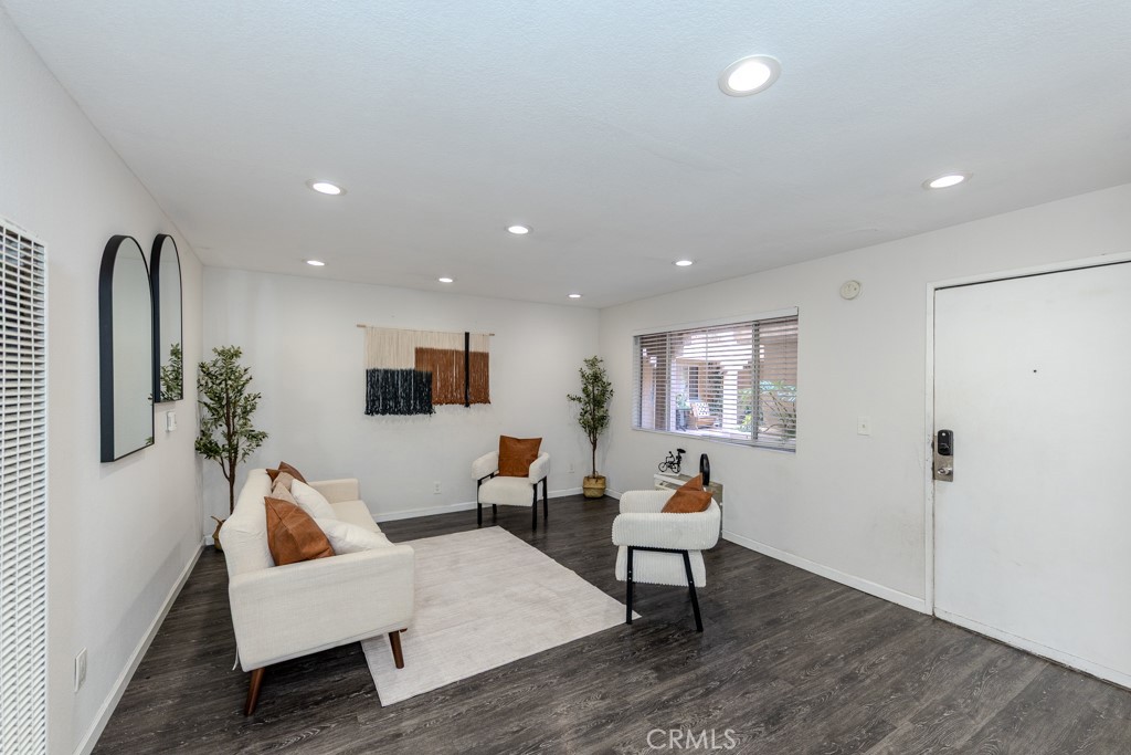 MLS #OC25239717 image #1