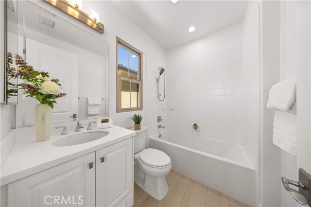 MLS #OC25240001 image #42