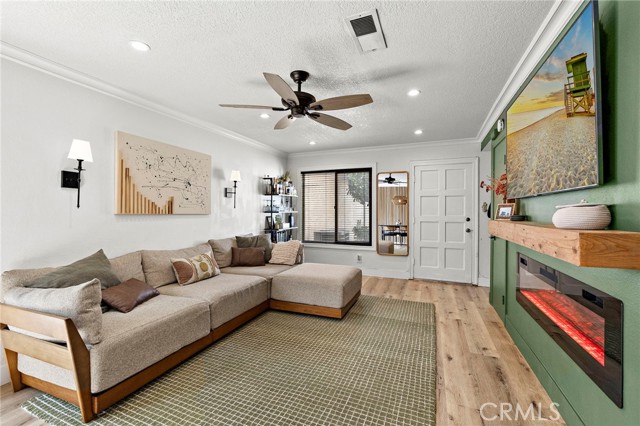 MLS #OC25240008 image #4