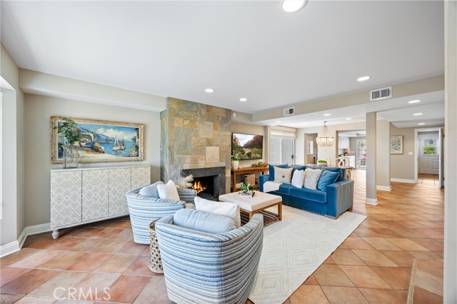 MLS #OC25240013 image #10