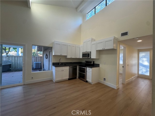 MLS #OC25240023 image #1