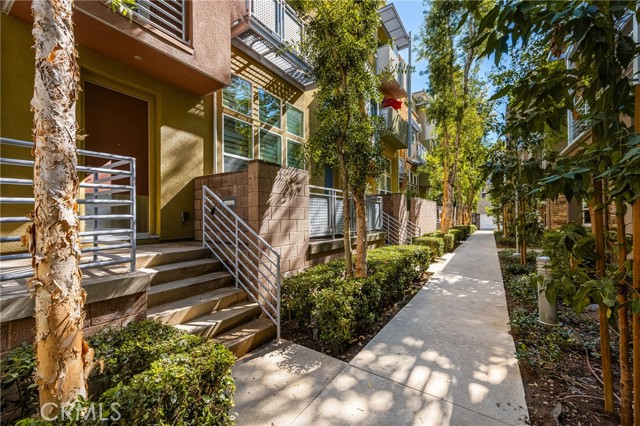 MLS #OC25240064 image #1