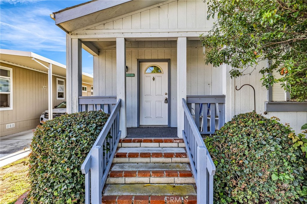 MLS #OC25240081 image #1