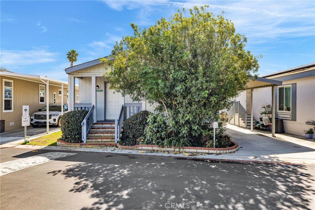 MLS #OC25240081 image #2