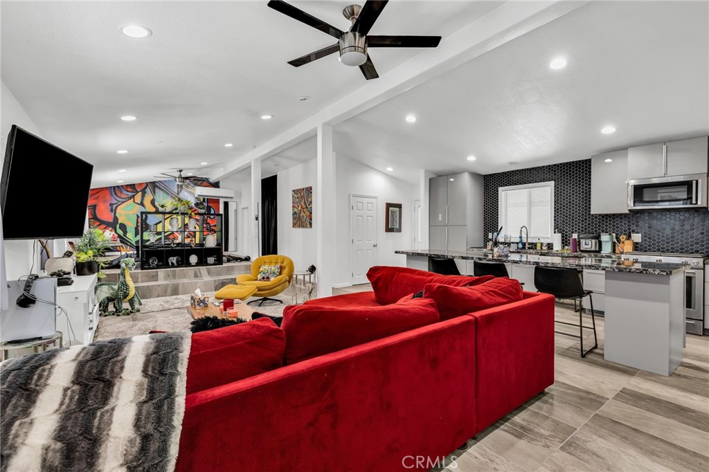 MLS #OC25240081 image #5