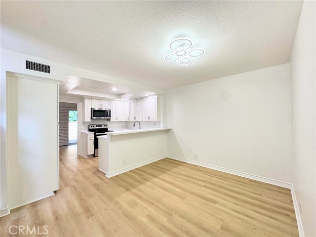 MLS #OC25240109 image #30