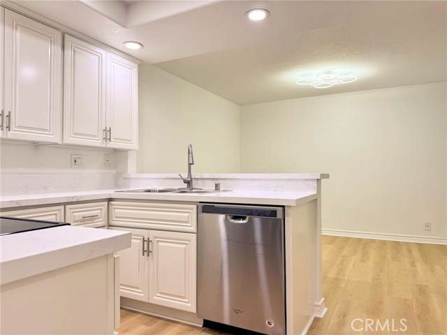 MLS #OC25240109 image #36