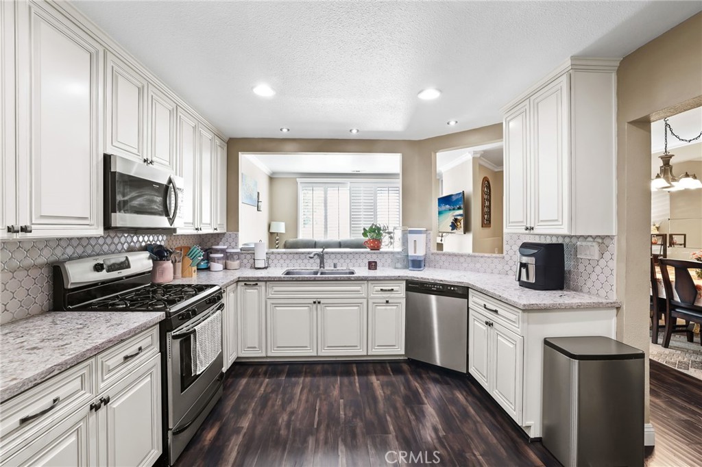 MLS #OC25240141 image #1