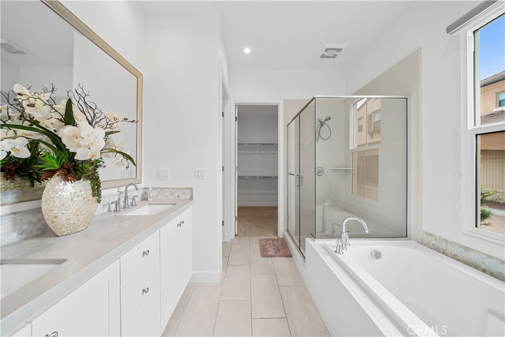 MLS #OC25240163 image #18