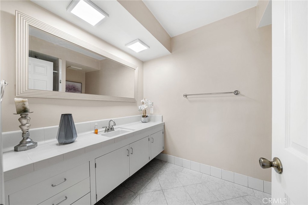 MLS #OC25240166 image #16