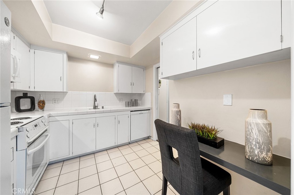 MLS #OC25240166 image #2