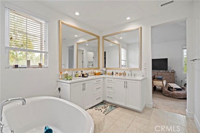 MLS #OC25240194 image #35