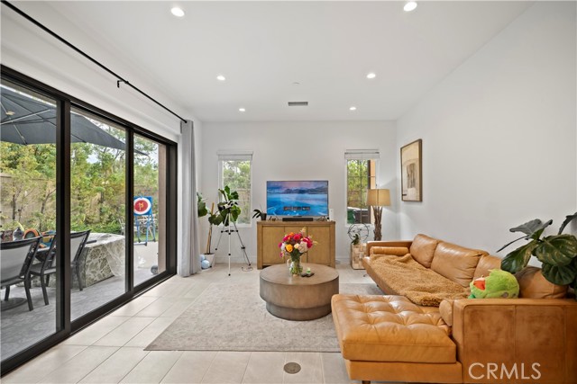 MLS #OC25240194 image #8