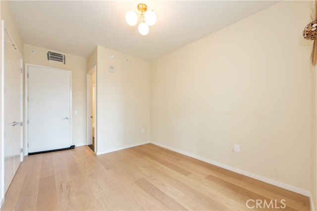 MLS #OC25240229 image #16