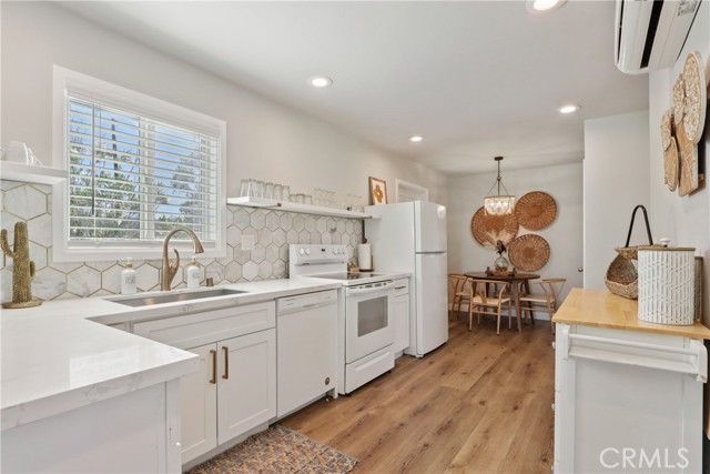 MLS #OC25240323 image #9