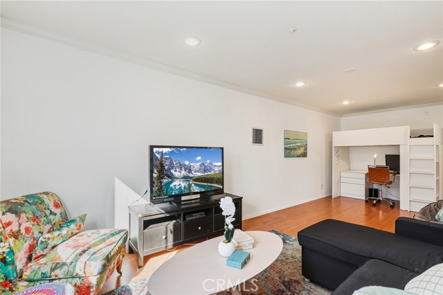 MLS #OC25240331 image #23