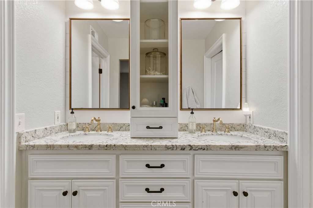 MLS #OC25240338 image #24