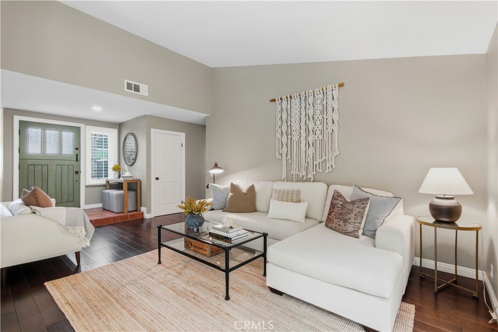 MLS #OC25240338 image #8