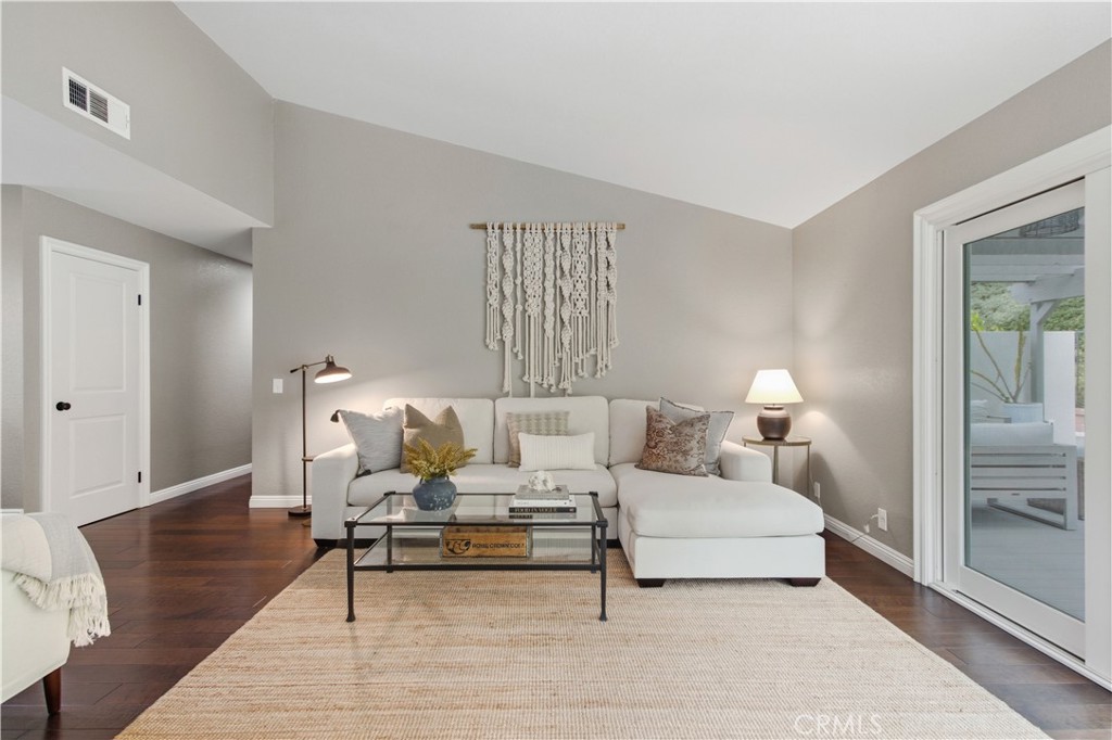 MLS #OC25240338 image #9